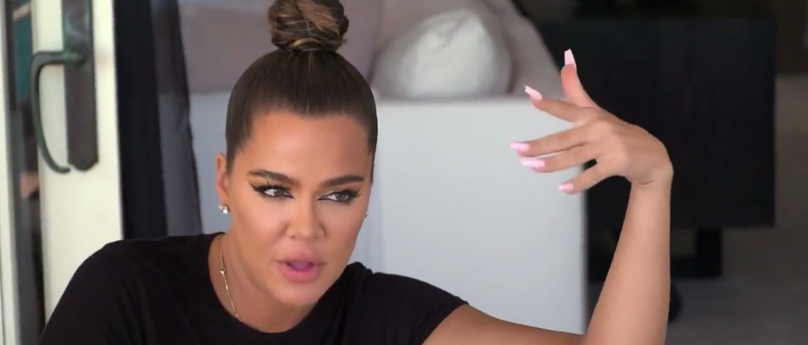 Khloé talking and gesturing