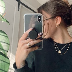 reviewer taking a selfie while wearing the black clip 