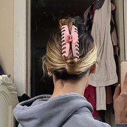 reviewer wearing the pink clip 