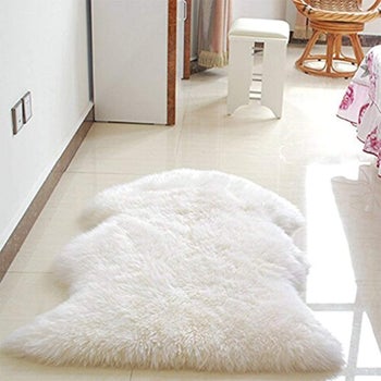 the shite fuzzy rig on a bedroom floor 
