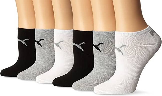 row of model feet in ankle height puma running socks