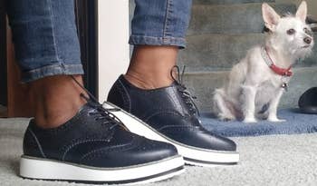 Reviewer wearing the oxfords in black