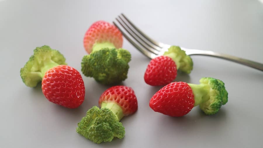 イチゴとブロッコリーで ストロッコリー 究極の野菜 が爆誕しちゃいました