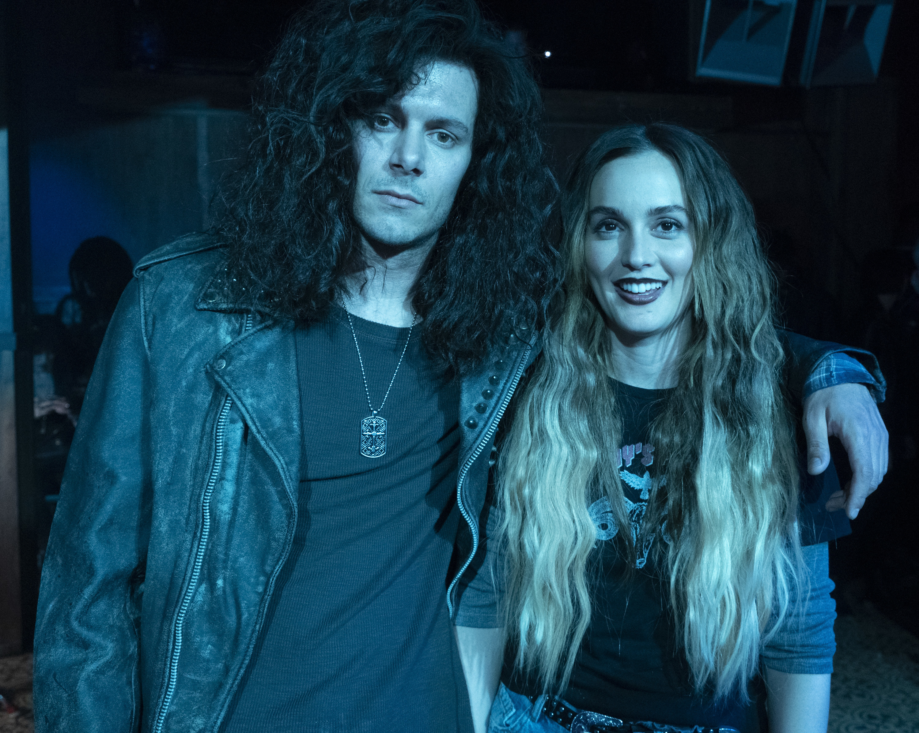 Brody and Meester rocking long hair and rock n roll-inspired clothes in the TV show Single Parents