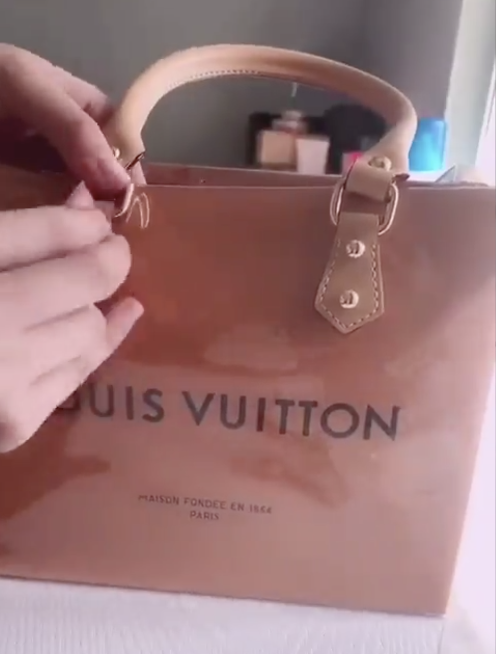 Don't throw away your shopping bags! Let's make a cute tote bag! Getti, LOUIS  VUITTON