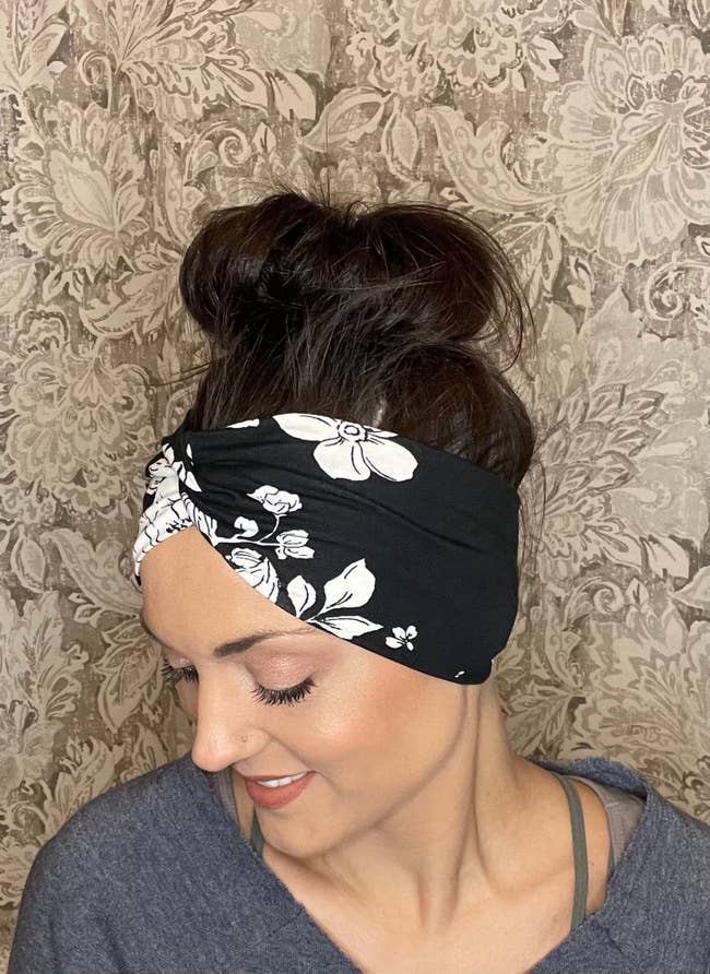 Model wearing black-and-white floral headband