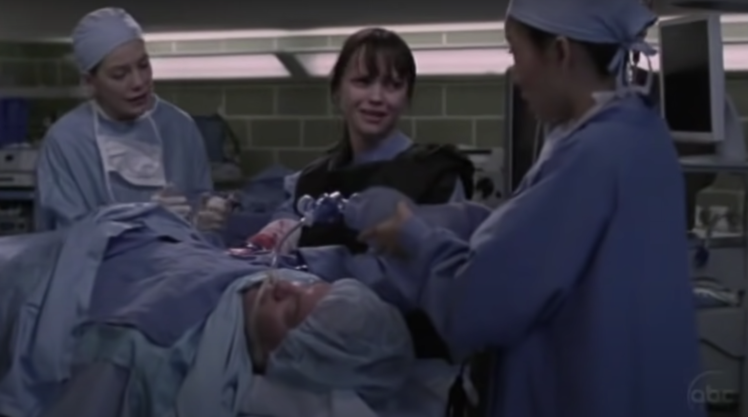 Meredith and Cristina handling a bomb in a patient in &quot;Grey&#x27;s Anatomy&quot;