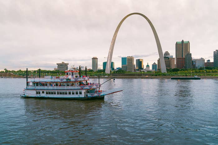 A riverboat floats past the Gateway Arch