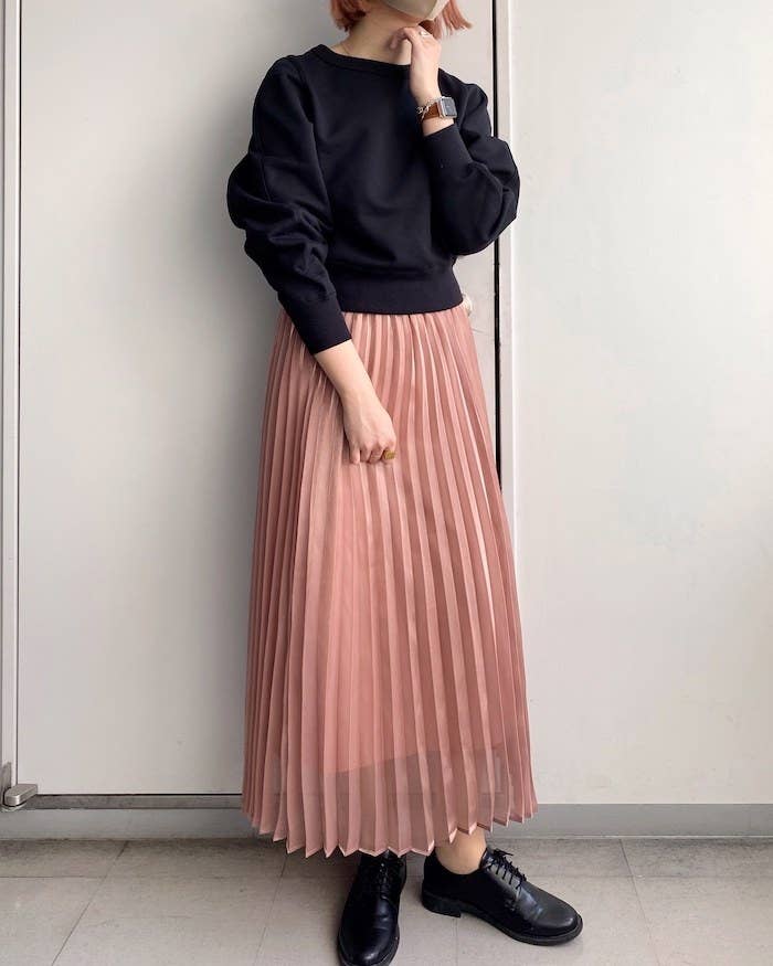 Guの 2490円スカート は透け感ときらめきが可愛すぎる