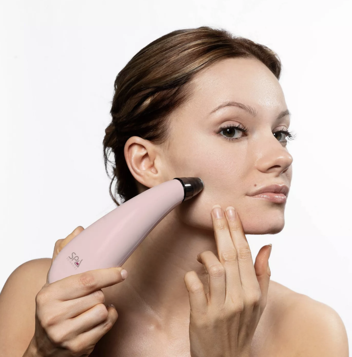 a model using the pore extraction tool on their face