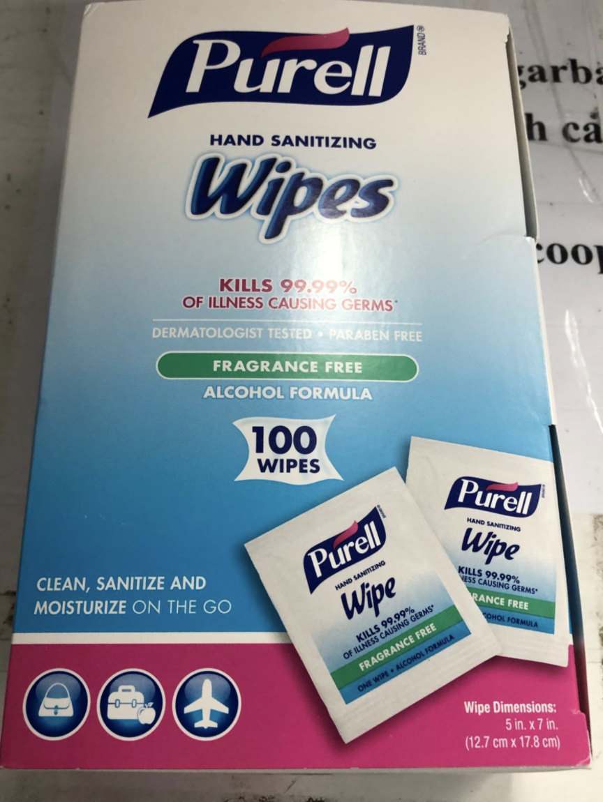 A customer review photo of the box of wipes