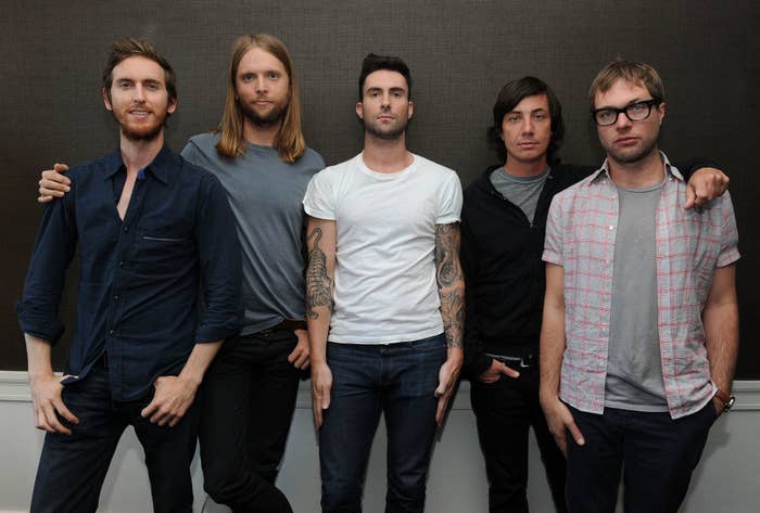 Adam posing for a photo with the other members of Maroon 5