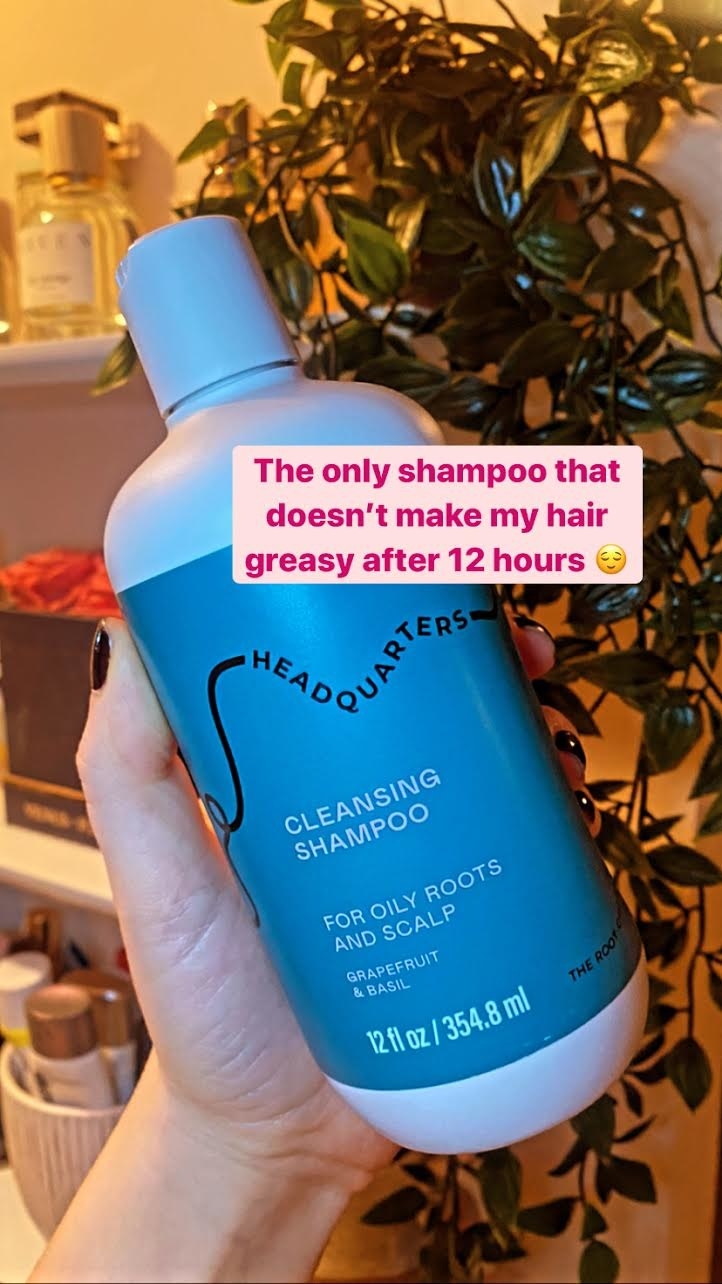 A hand holding the shampoo with text &quot;the only shampoo that doesn&#x27;t make my hair greasy after 12 hours&quot;