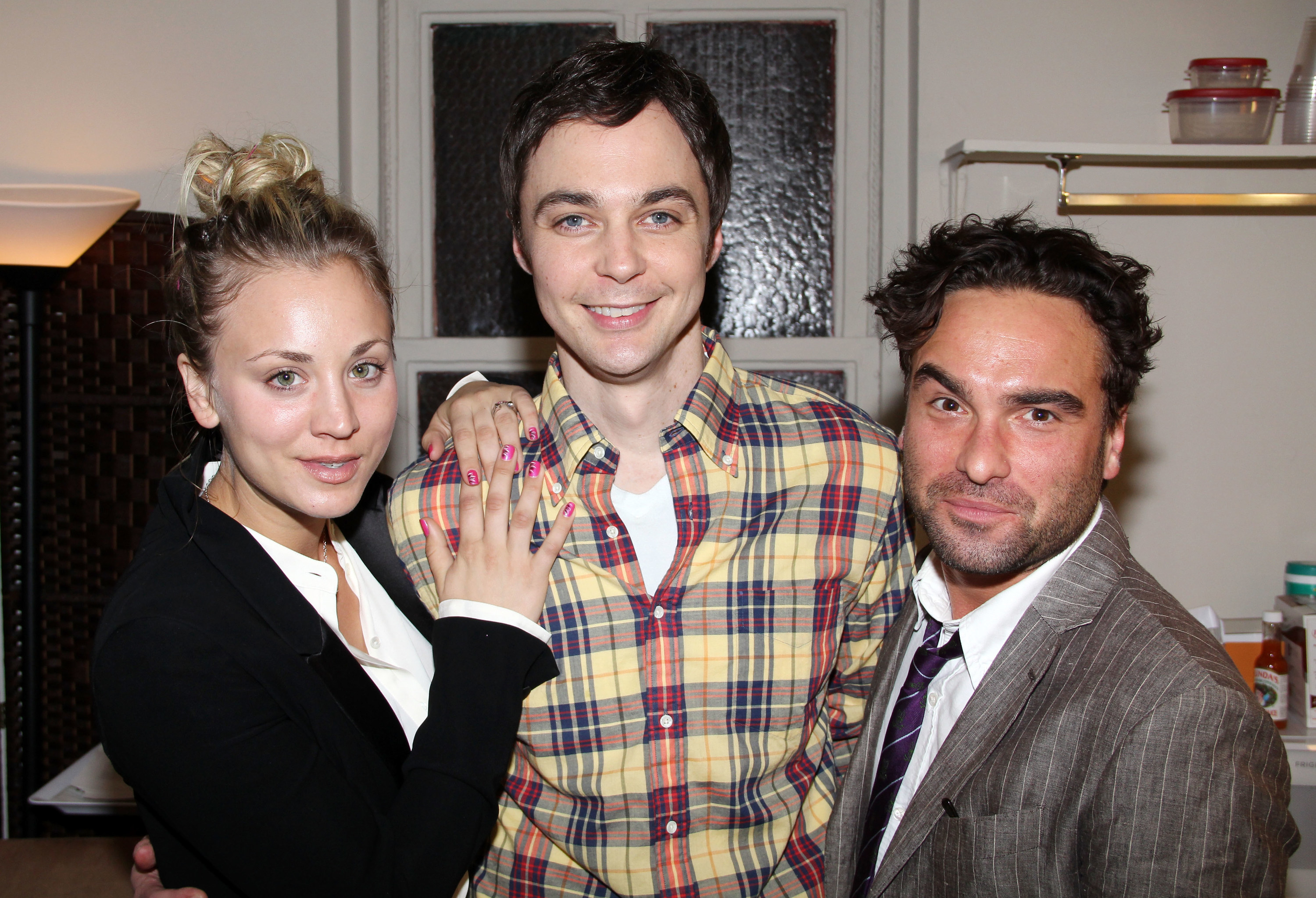 Kaley Cuoco, Jim Parsons, and Johnny Galecki in a kitchen