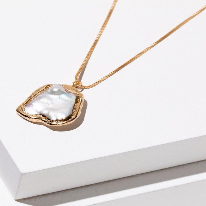 the pendant necklace in gold