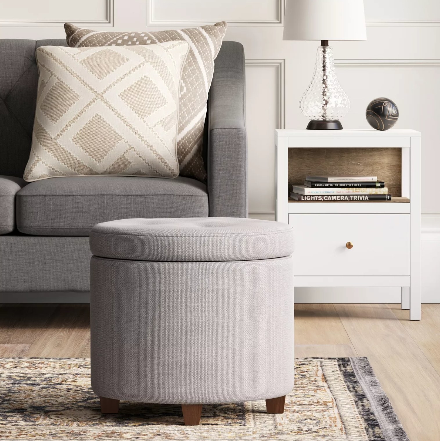 The round ottoman in grey 