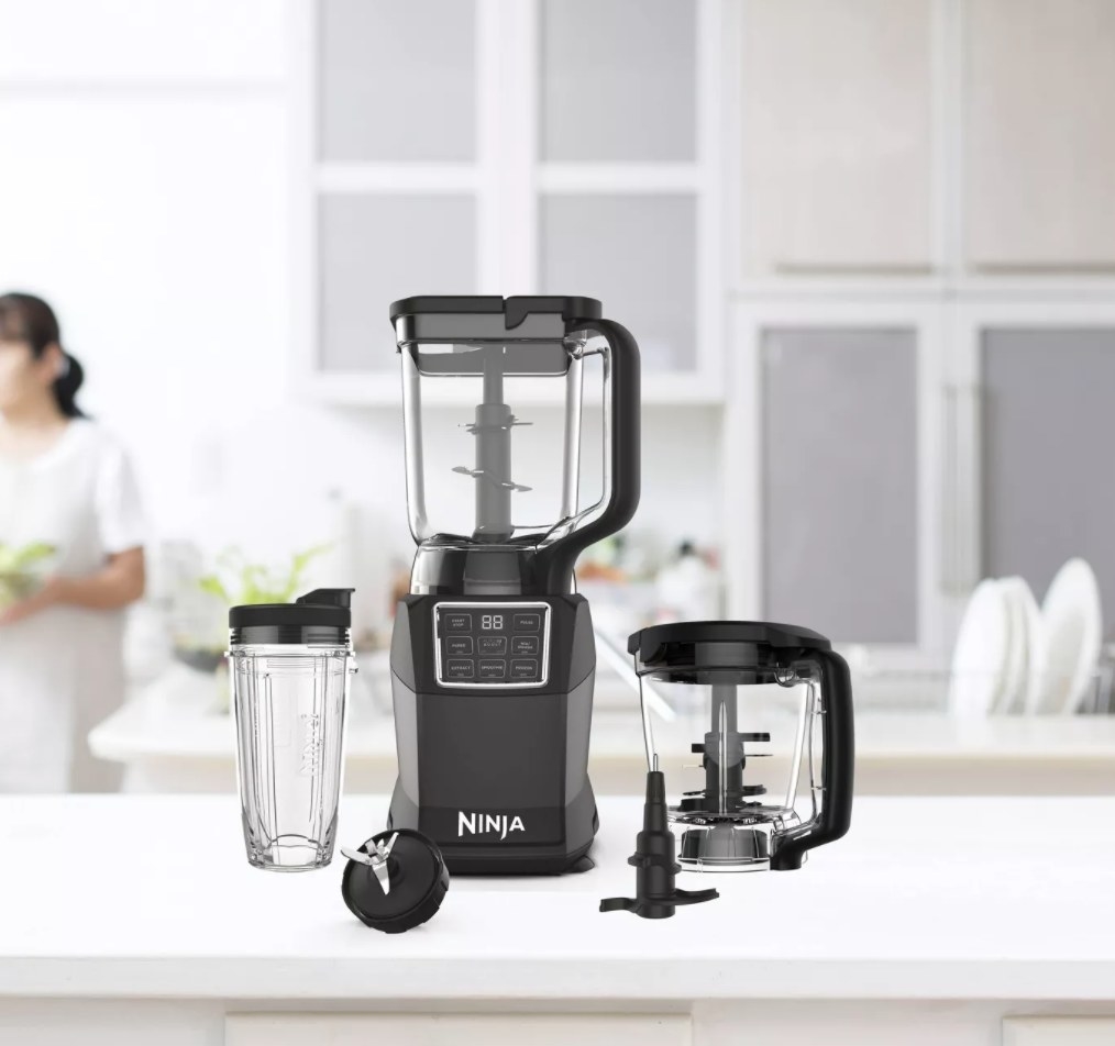 Six-piece Ninja smoothie set including food processor and single-serve smoothie container