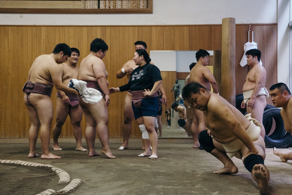 日本の女性力士に未来を 彼女たち撮り続けるロシア人写真家
