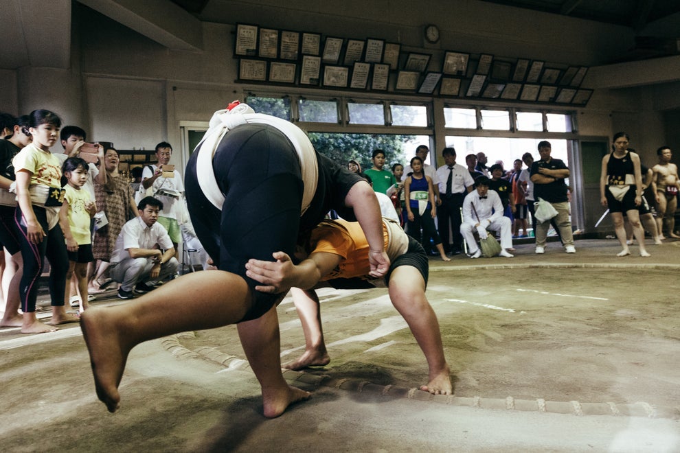 日本の女性力士に未来を。相撲界の性差別問題を訴えるロシア人写真家
