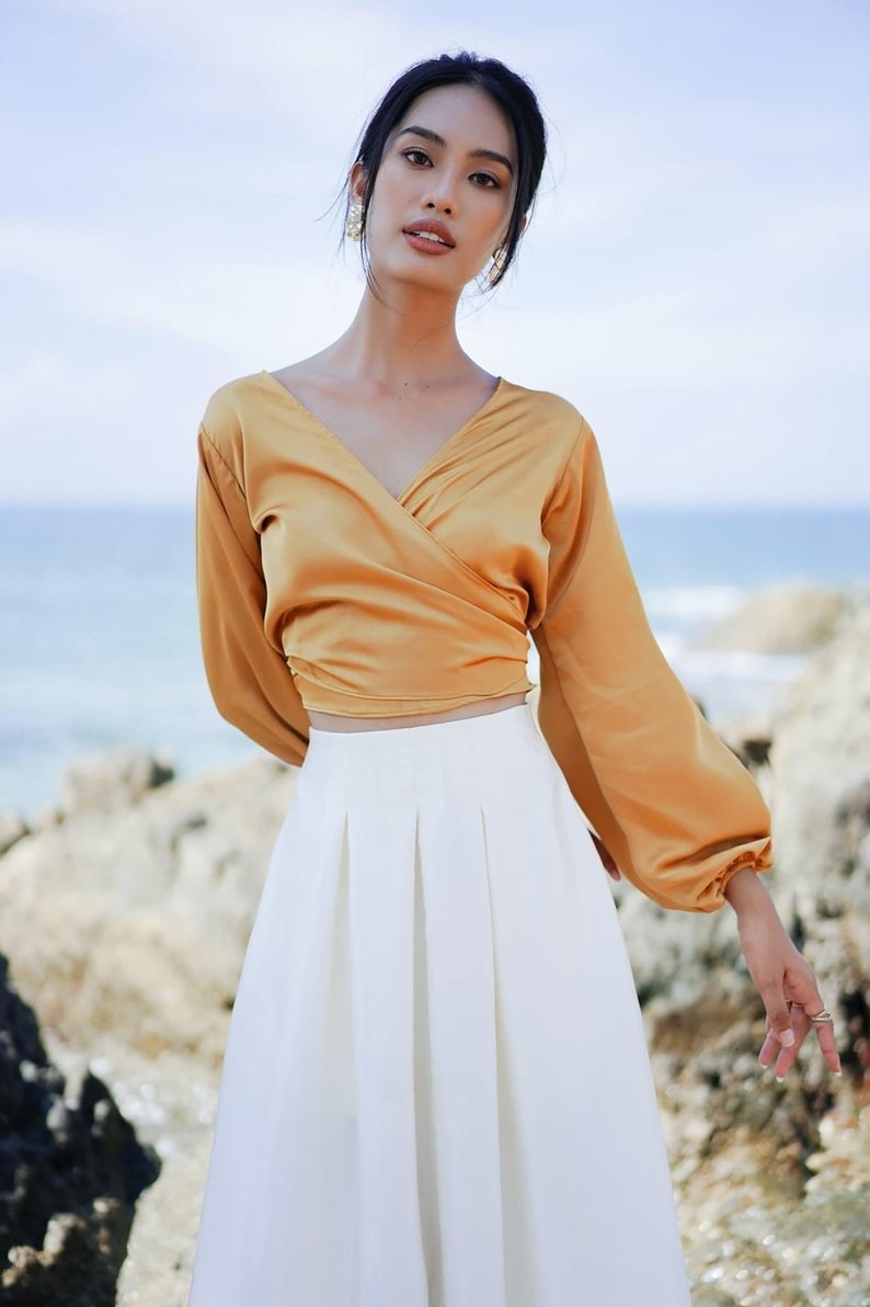 a model wearing the shirt with puffy sleeves by the ocen