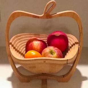 The same tray popped out and turned into a bowl with an apple shape 