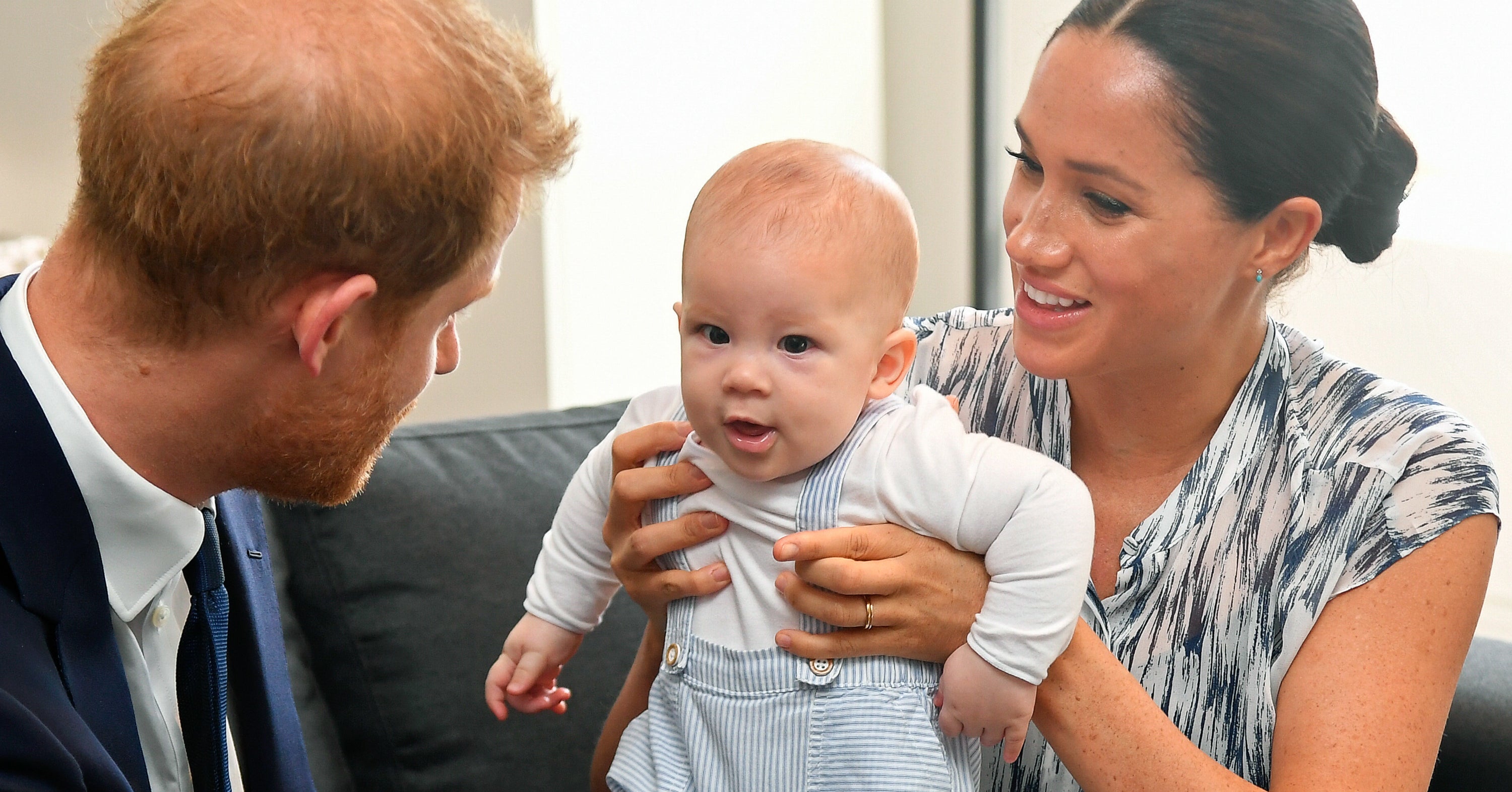 Pregnant Meghan Markle Photo With Prince Harry And Archie