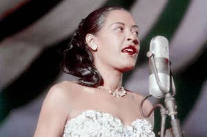 Billie Holiday在纽波特爵士音乐节上表演