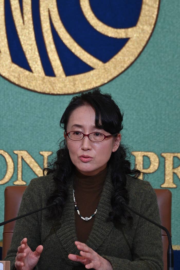 震災のあと 小説が読めなくなった 芥川賞作家 柳美里さんが枕元に置く 3冊 震災のあと 小説が読めなくなった 芥川賞作家 柳美里さんが枕元に置く 3冊