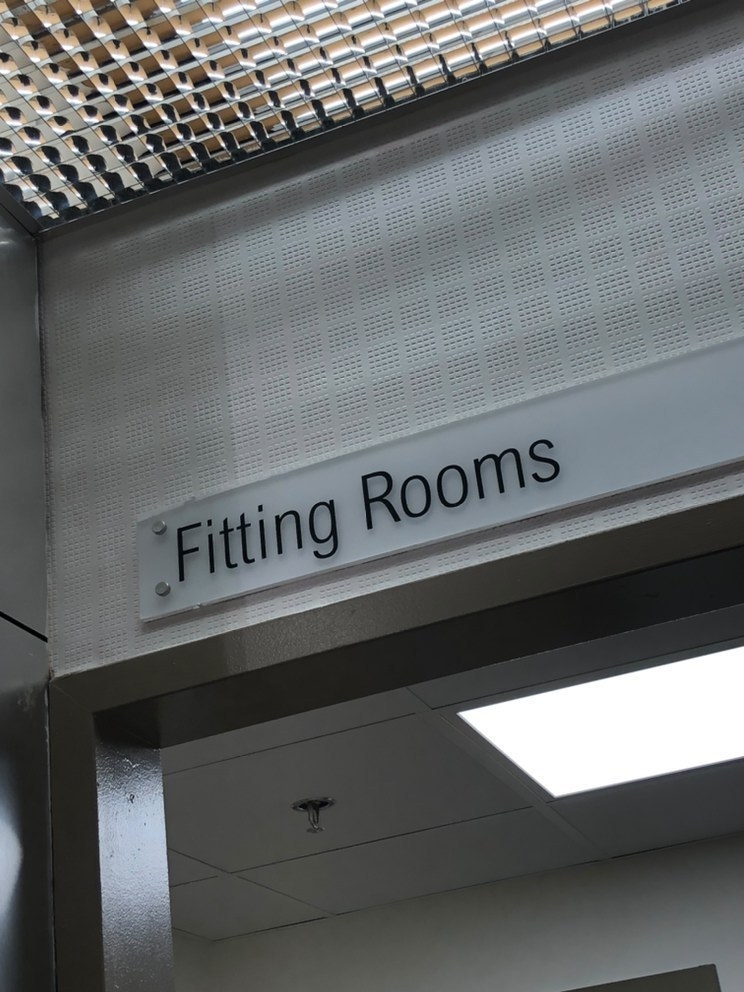 Fitting rooms sign