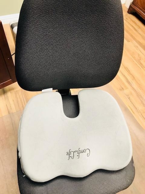 Reviewer image of the cushion on their office chair