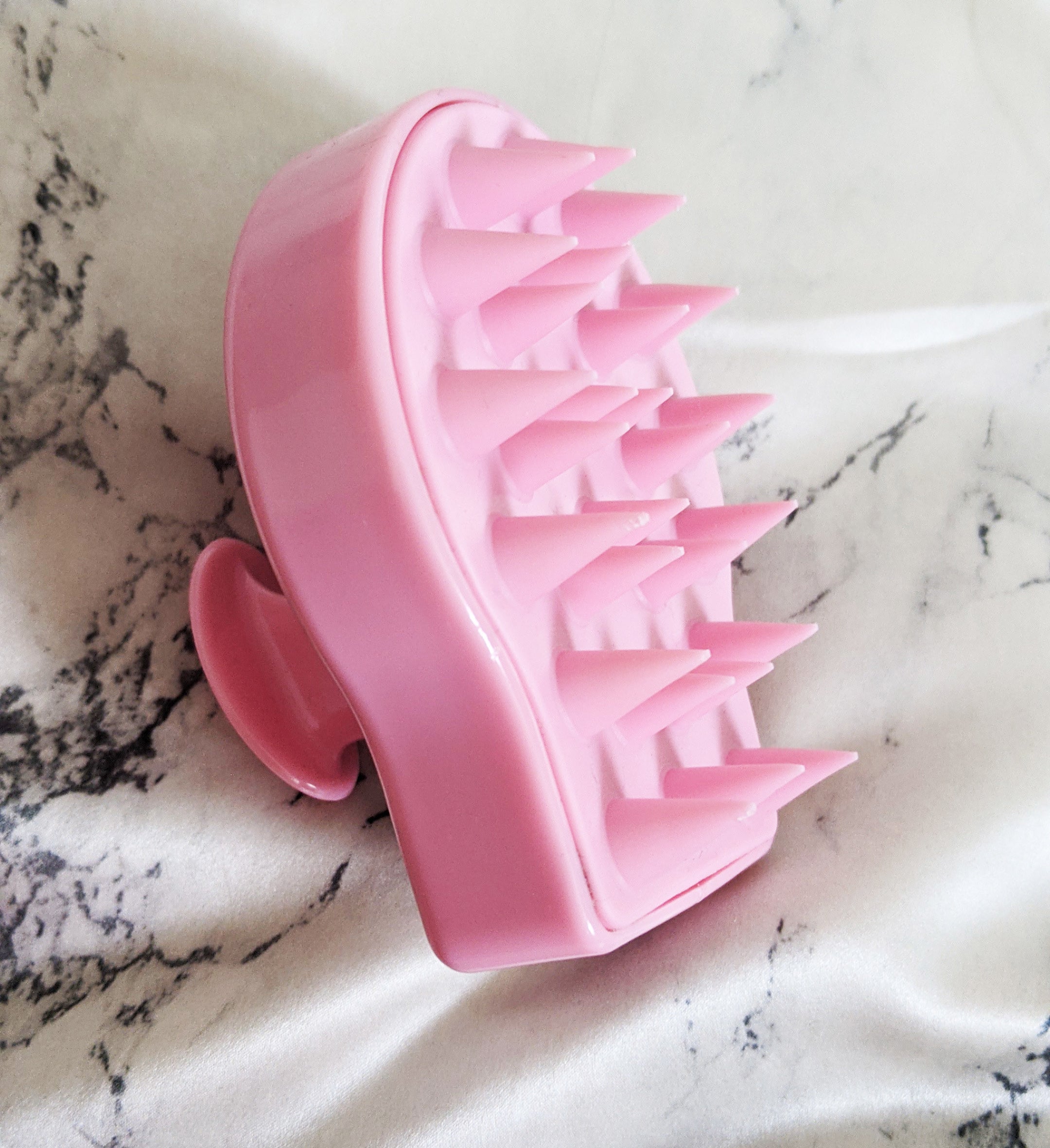 A silicone brush with pointy bristles and a thick handle
