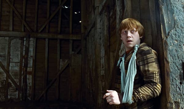 Rupert Grint with his arm in a cast in Harry Potter and the Deathly Hallows: Part 1