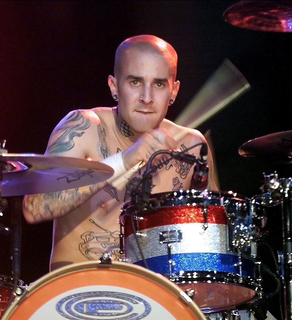 Travis drumming onstage with Blink-182