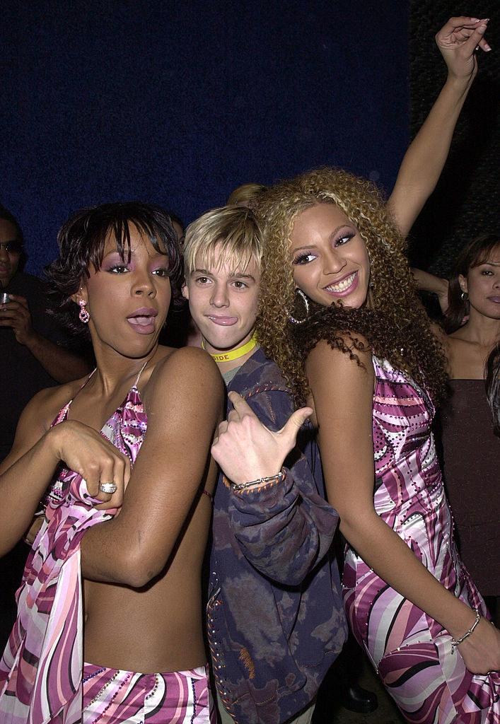 Aaron Carter dancing between Kelly Rowland and Beyonce