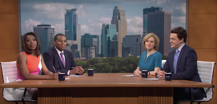 Four anchors, played by Ego Nwodim, Kenan Thompson, Kate McKinnon, and Alex Moffat, sit around a table