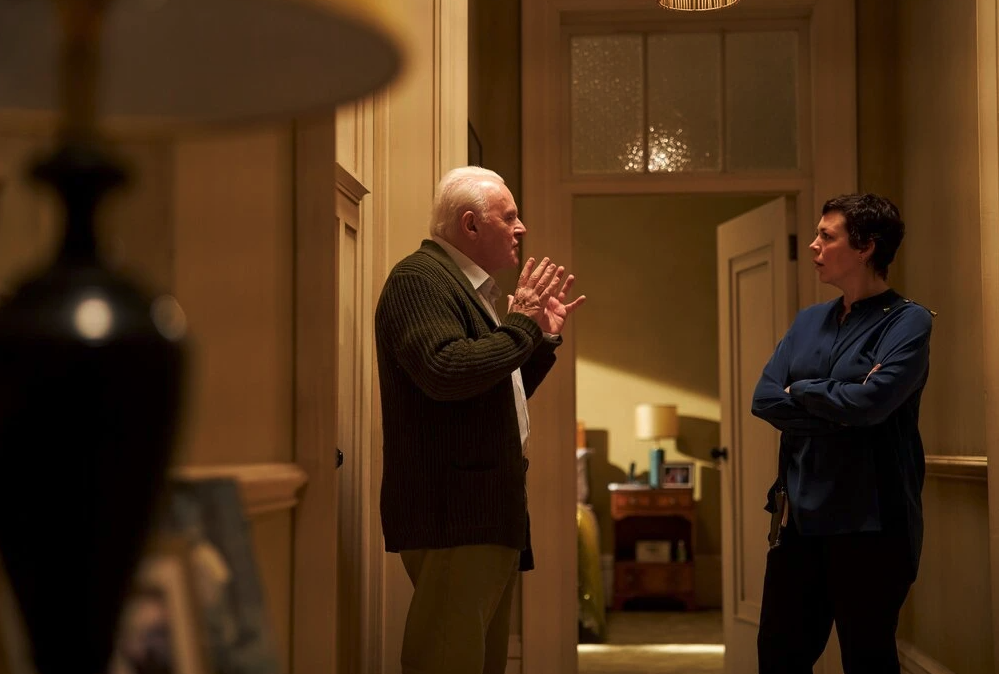 Anthony Hopkins and Olivia Colman talk in The Father