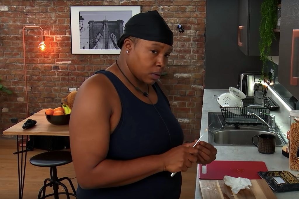 Karyn cutting food on &quot;The Circle&quot;