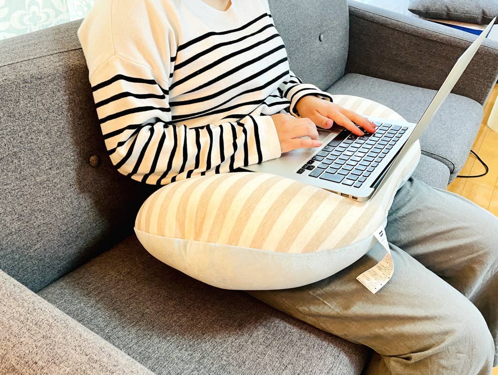 こんな使い方もできるんだ ニトリの 万能クッション で在宅ワークの肩こり対策できちゃった こんな使い方もできるんだ ニトリの 万能クッション で在宅ワークの肩こり対策できちゃった