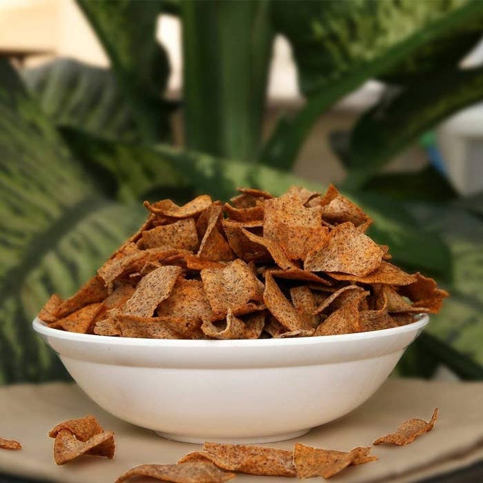 A bowl of ragi chips