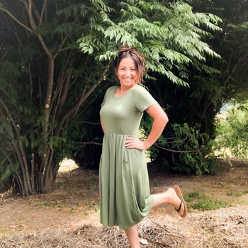 Reviewer wearing Auselily short-sleeve dress