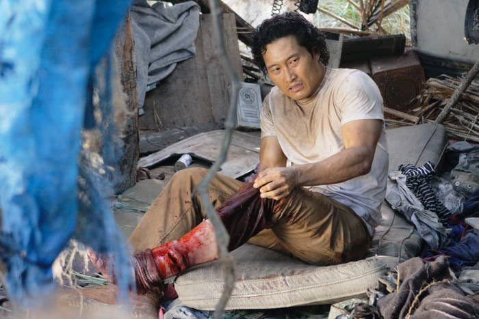 Kim sits down with a bloody leg in Lost