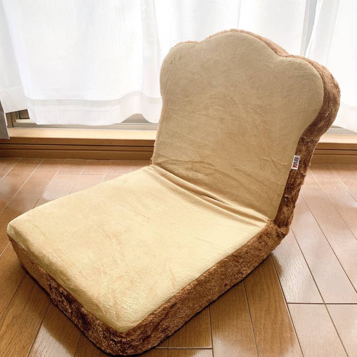 なぜこのデザイン ニトリの 食パン座椅子 思わず二度見しちゃったよ