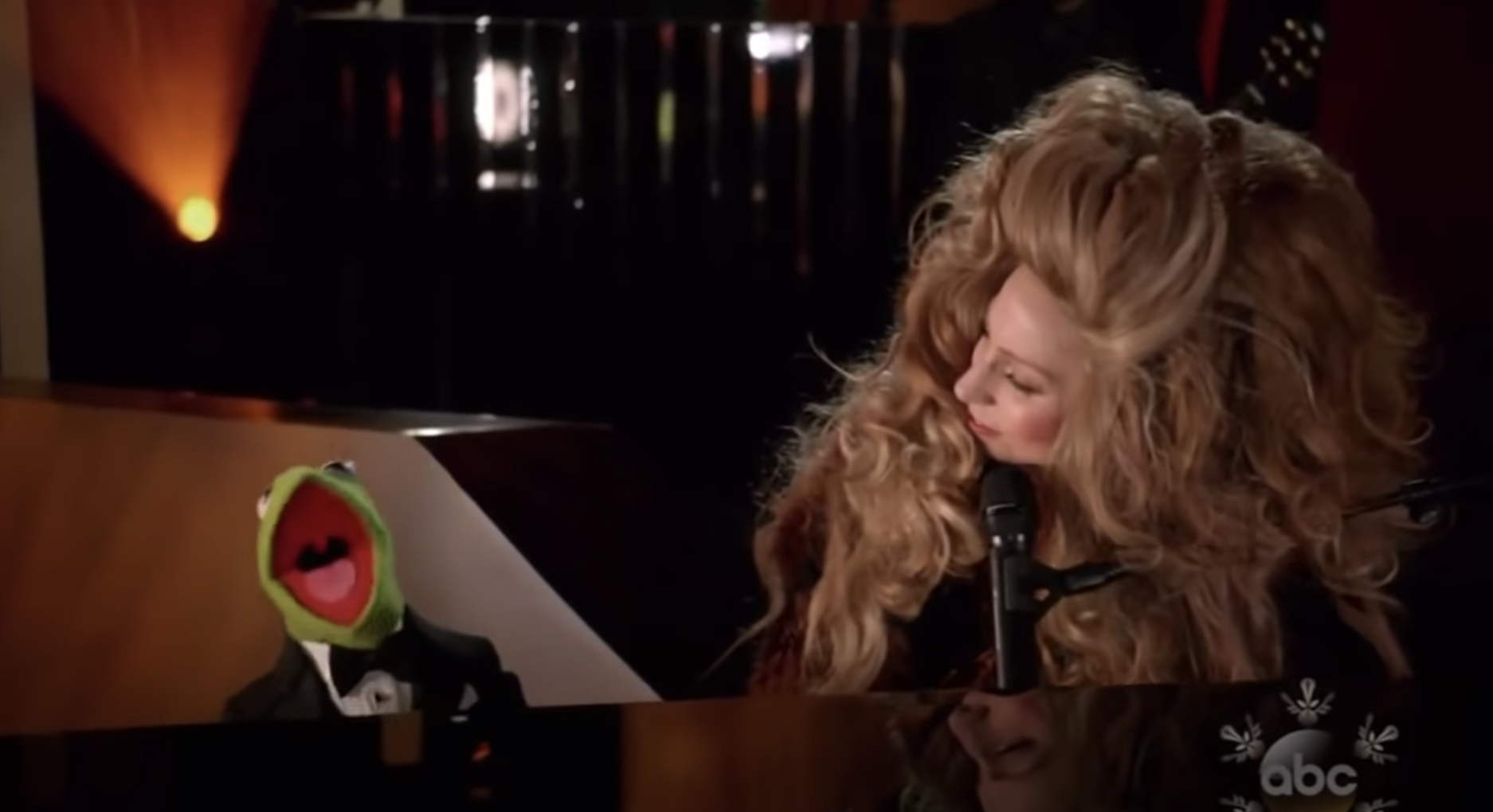 Gaga at the piano while Kermit sings