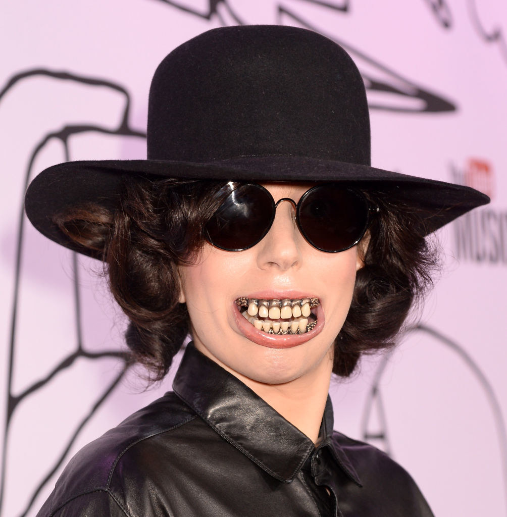 Gaga wearing fake teeth that look distorted