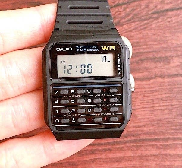 誰かに見せたくなる ちょっと変わった 電卓付きの腕時計 が意外と便利だった