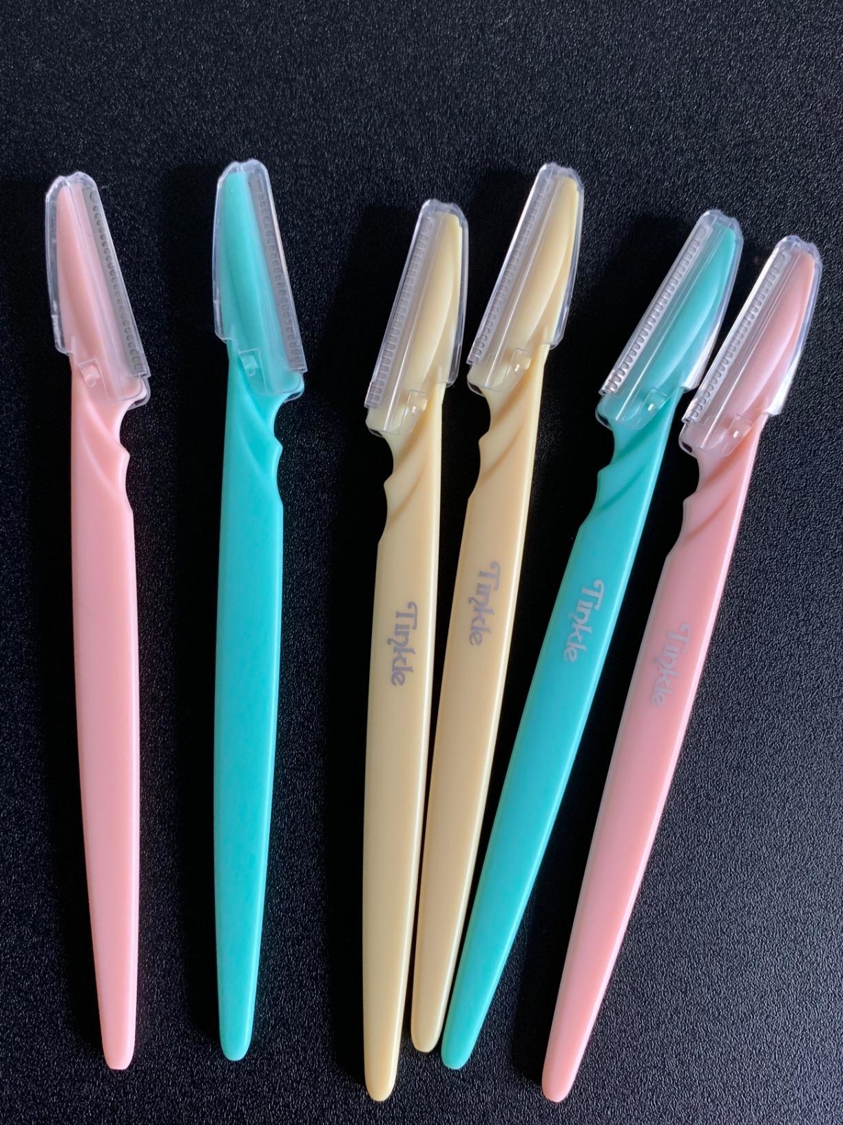 the tinkle razors in pink, blue, and yellow