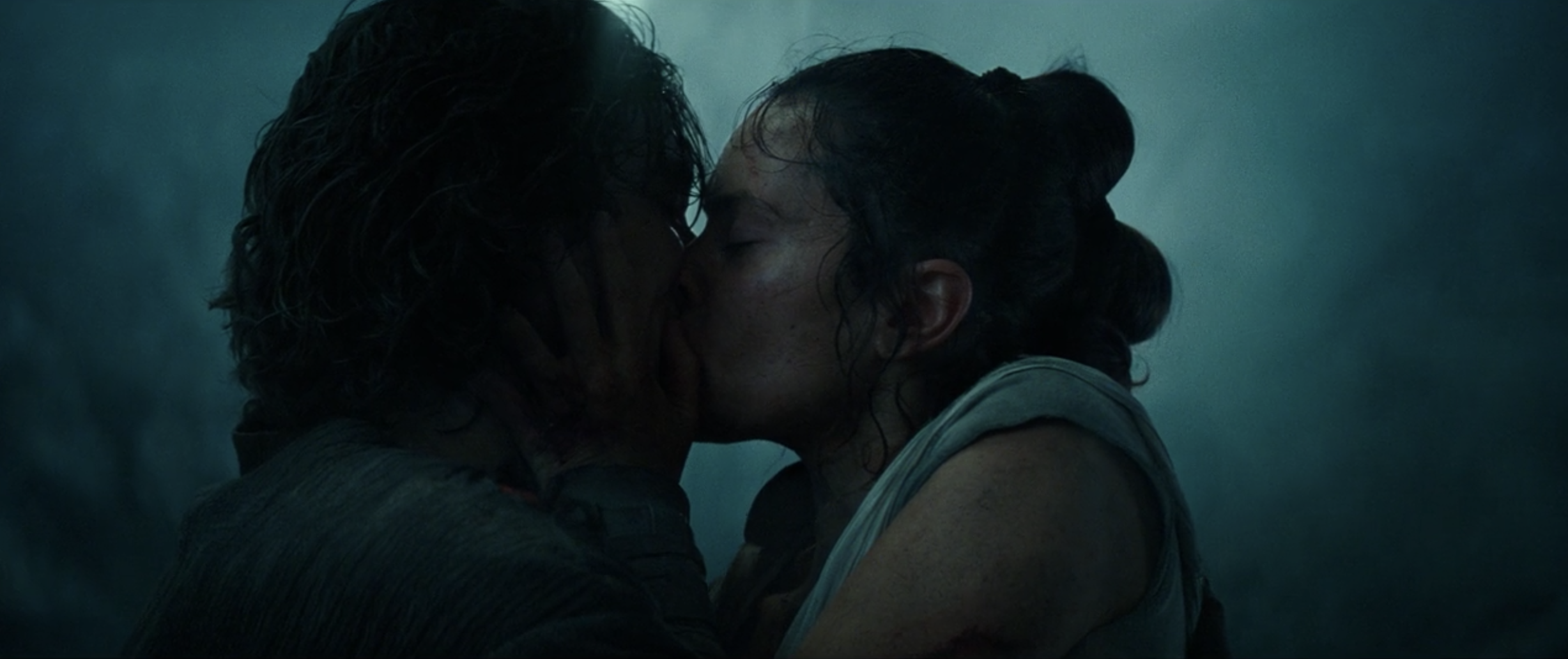 Kylo Ren and Rey kissing