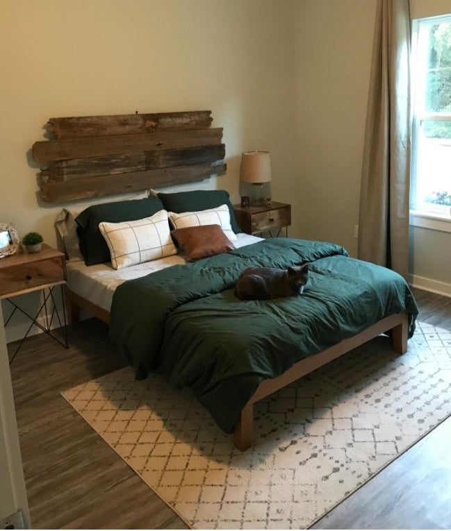 A green duvet cover in a reviewer&#x27;s home