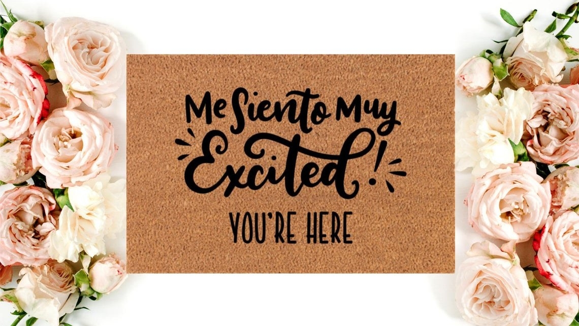 The Selena doormat that reads, &quot;me siento muy excited! You&#x27;re here&quot;