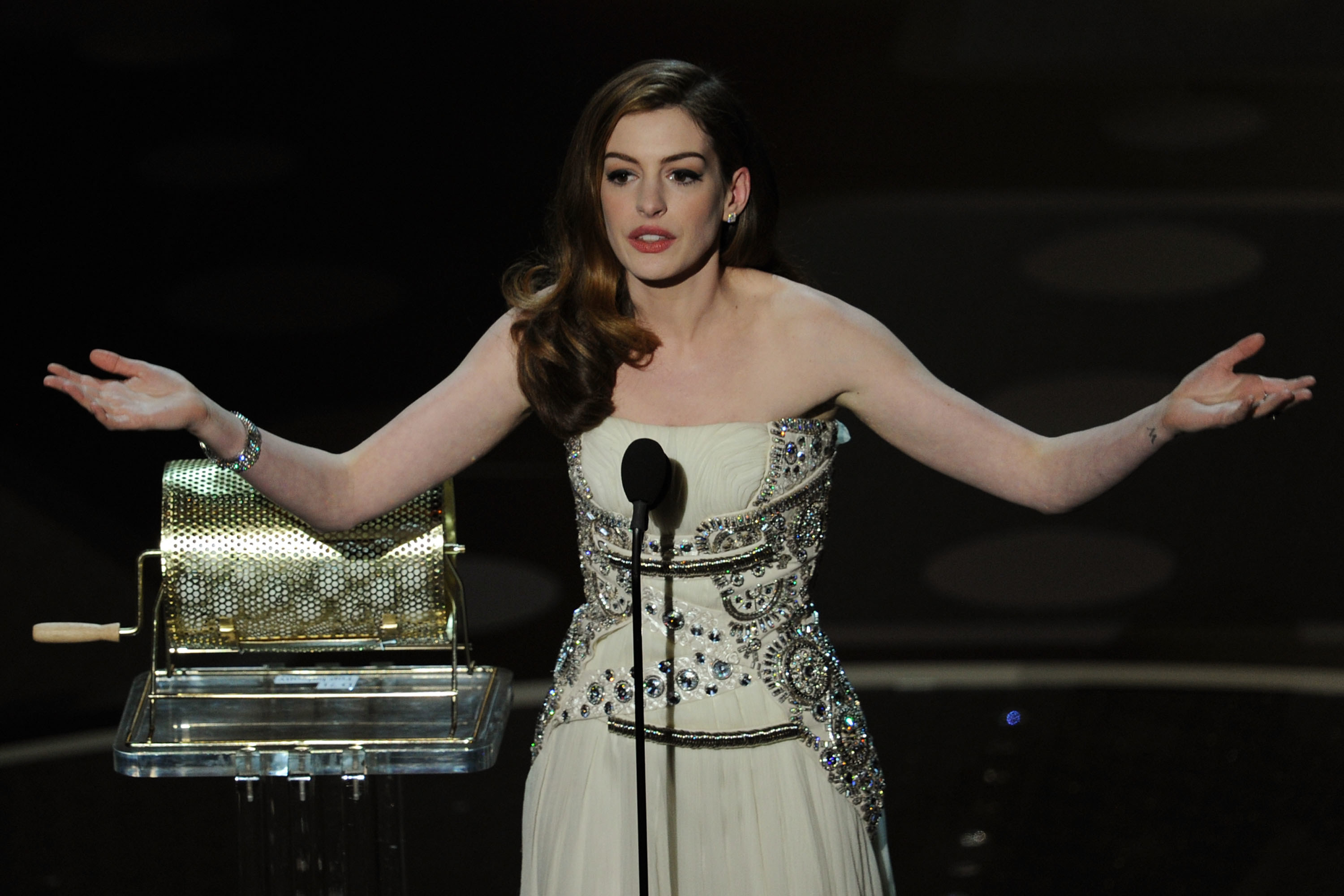 Anne Hathaway 'Took a Beating From the Internet' After Last Year's Oscars  Win: Photo 3044819, Anne Hathaway Photos